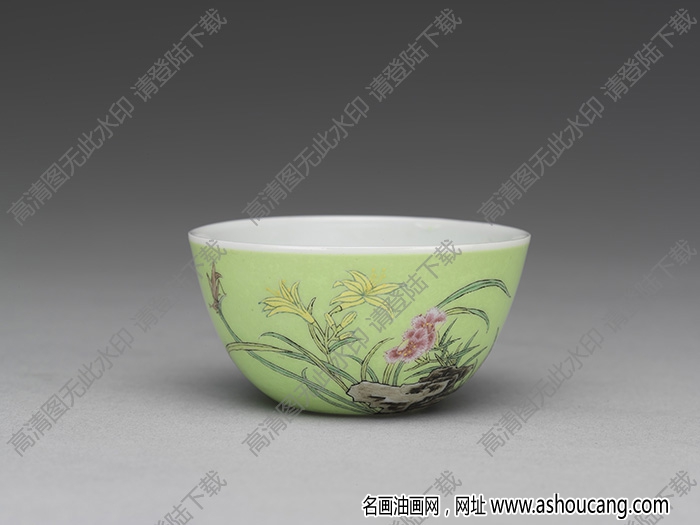 清雍正 琺瑯彩瓷綠地萱花草蟲(chóng)鐘 高清大圖下載